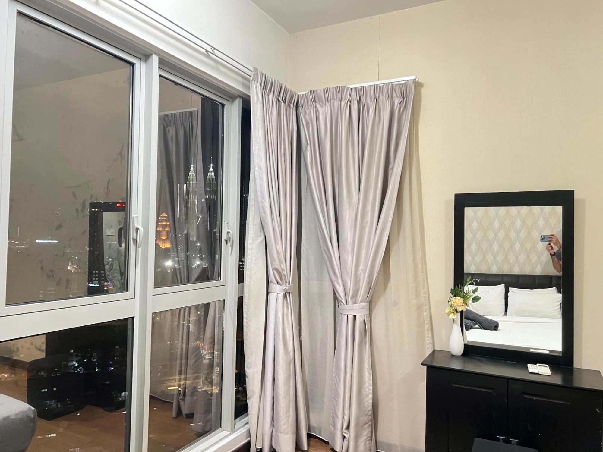 Regalia Suites 424 Kuala Lumpur Bagian luar foto